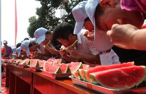 吃瓜大赛在线播放,在线观看，笑料横生的娱乐盛宴